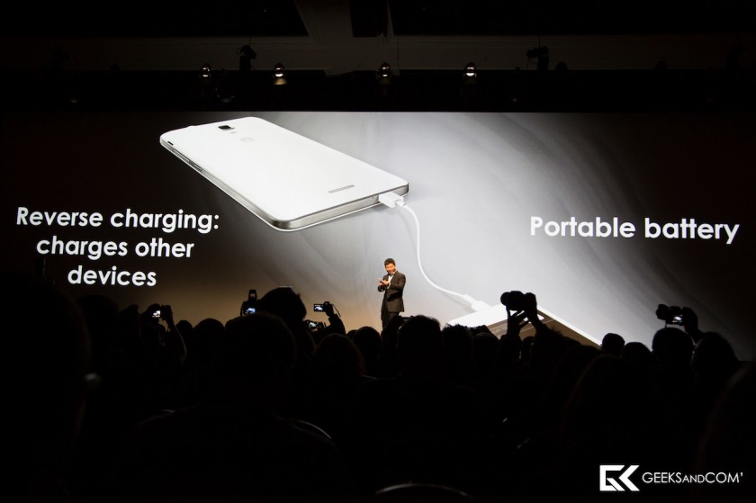 Charge appareils Huawei Ascend Mate2 4G - CES 2014 - Geeks and Com