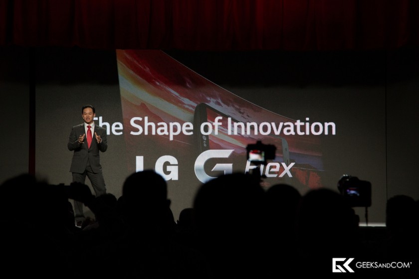 LG G Flex - CES 2014 - Geeks and Com'