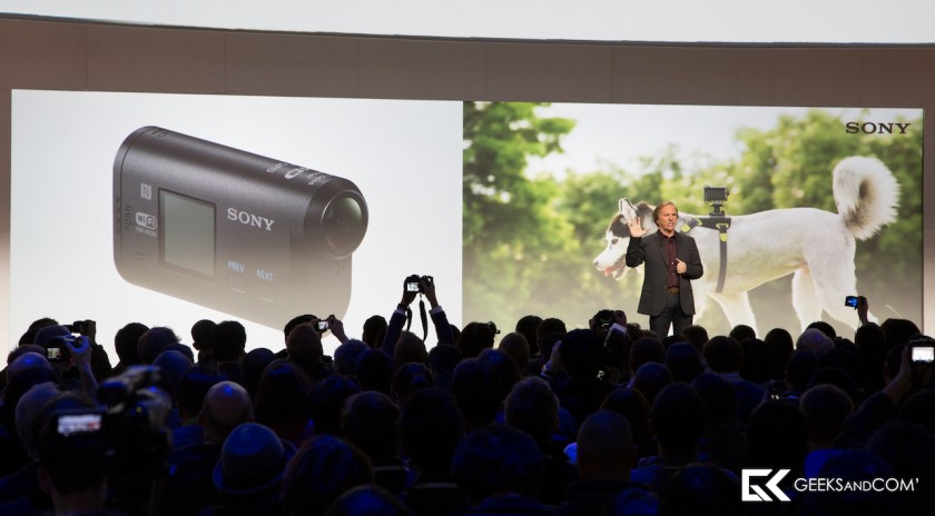 Sony Action Cam AS100V - CES 2014 - Geeks and Com