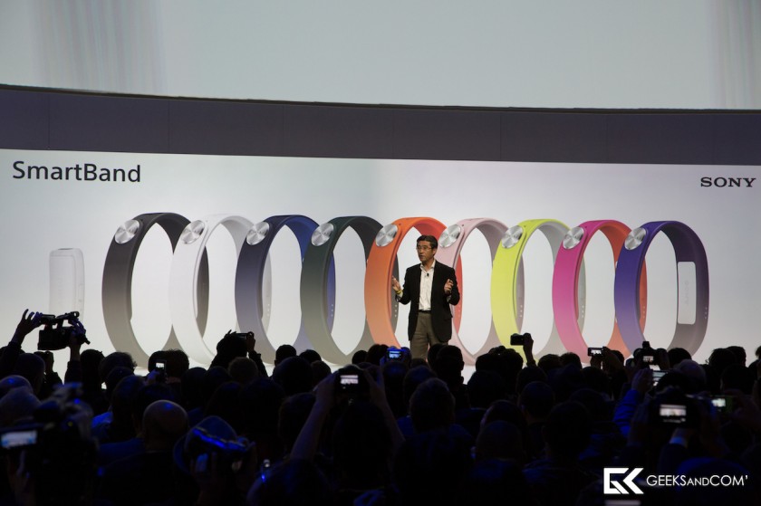 Sony SmartBand SWR10 - Couleurs - CES 2014 - Geeks and Com