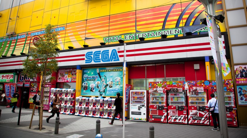 The SEGA arcade in Ikebukuro - Photo : Camknows sur Flickr