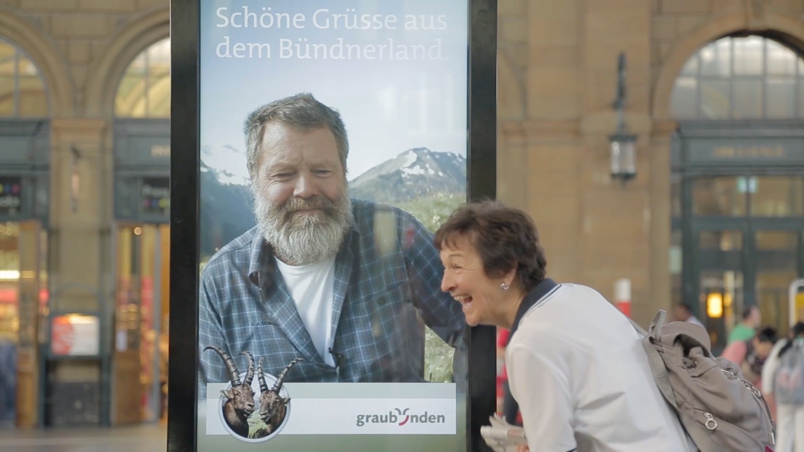 Panneau interactif Gare de Zurich Office du tourisme des Grisons Suisse