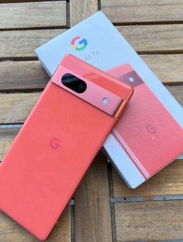 Pixel 7a couleur corail