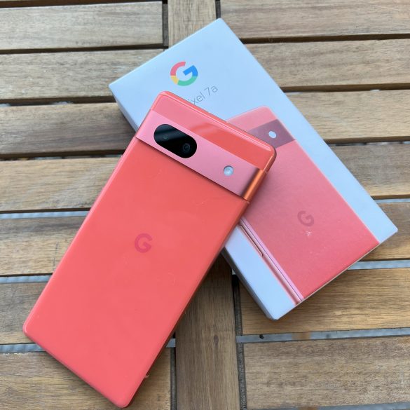 Pixel 7a couleur corail